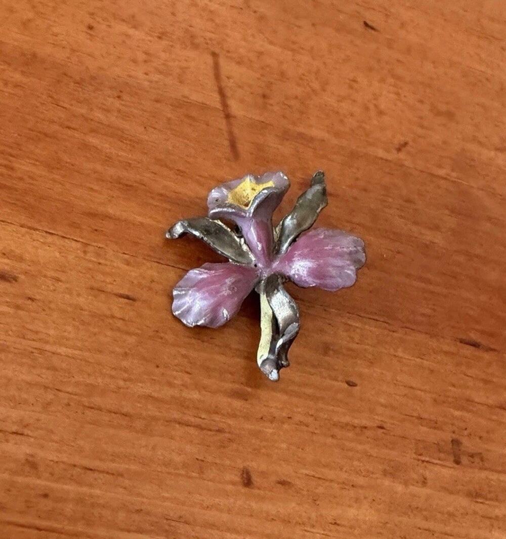 Vintage Purple Enamel Flower Brooch Floral Iris Cottagecore Pin
